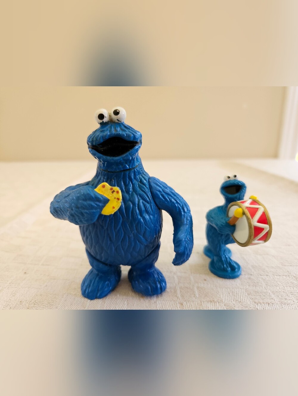 Tara Toys 1985 Jointed Cookie Monster With Cookie Action Figure